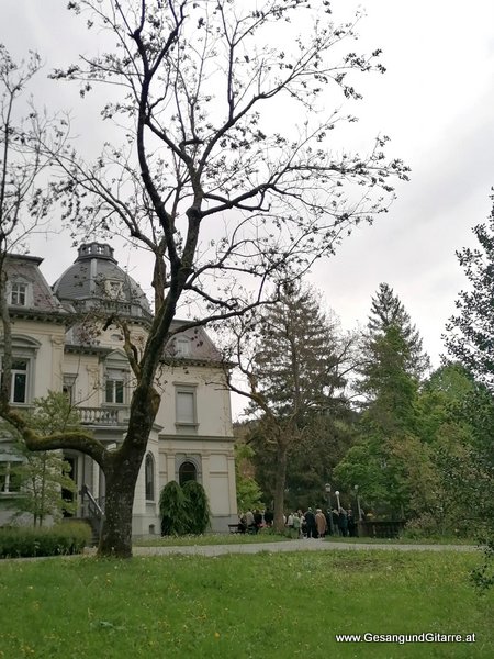 Standesamtliche Trauung Standesamt Villa Grünau Kennelbach Bregenz Musik Solomusikerin Sängerin Hochzeitssängerin Hochzeit Trauung Vorarlberg Kirche www.gesangundgitarre.at Gesang Gitarre Yvonne Brugger