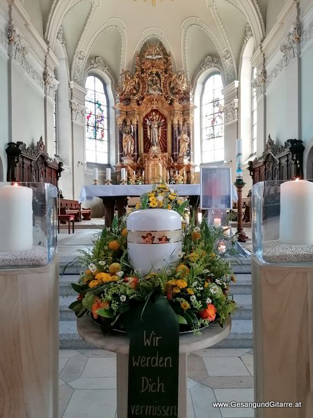 Höchst Pfarrkirche Kirche Vorarlberg Verabschiedung Trauerfeier Beerdigung Verabschiedung Totenwache Musik Kirche Solomusikerin Sängerin mit Gitarre www.trauer-musik.at www.gesangundgitarre.at Gesang Gitarre Yvonne Brugger Trauersängerin Kirchensängerin Kirche Trauerfeier Beerdigung Verabschiedung Vorarlberg Musik Kirche Sängerin mit Gitarre www.trauer-musik.at www.gesangundgitarre.at Gesang Gitarre Yvonne Brugger Trauersängerin Kirchensängerin