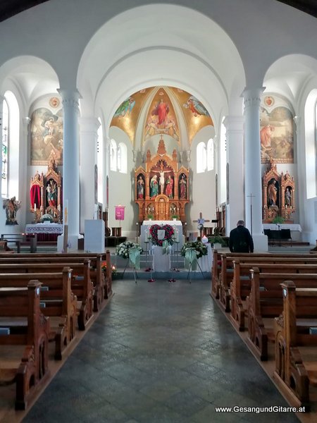 Lauterach Hl. Leopold Kirche Vorarlberg Verabschiedung Trauerfeier Beerdigung Verabschiedung Totenwache Musik Kirche Solomusikerin Sängerin mit Gitarre www.trauer-musik.at www.gesangundgitarre.at Gesang Gitarre Yvonne Brugger Trauersängerin Kirchensängerin Kirche Trauerfeier Beerdigung Verabschiedung Vorarlberg Musik Kirche Sängerin mit Gitarre www.trauer-musik.at www.gesangundgitarre.at Gesang Gitarre Yvonne Brugger Trauersängerin Kirchensängerin