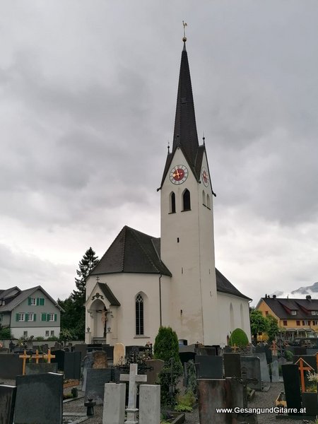 Götzis Alte Kirche Vorarlberg Verabschiedung Trauerfeier Beerdigung Verabschiedung Totenwache Musik Kirche Solomusikerin Sängerin mit Gitarre www.trauer-musik.at www.gesangundgitarre.at Gesang Gitarre Yvonne Brugger Trauersängerin Kirchensängerin Kirche Trauerfeier Beerdigung Verabschiedung Vorarlberg Musik Kirche Sängerin mit Gitarre www.trauer-musik.at www.gesangundgitarre.at Gesang Gitarre Yvonne Brugger Trauersängerin Kirchensängerin