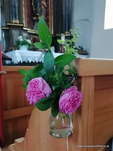 St. Anna Kirche Kapelle Rankweil Brederis Taufsängerin Sängerin mit Gitarre Taufe Musik Taufmusik Bodensee Musikerin Gitarre Gesang Kirche Taufsängerin Vorarlberg www.gesangundgitarre.at Gesang Gitarre Yvonne Brugger