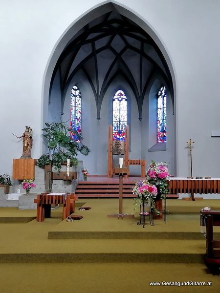 kirchliche Trauung Taufe Traufe Kirche Göfis Musik Solomusikerin Sängerin Hochzeitssängerin Hochzeit Trauung Vorarlberg Kirche www.gesangundgitarre.at Gesang Gitarre Yvonne Brugger