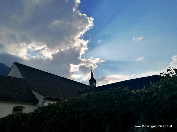 Kirche Kloster Bludenz Klosterkirche Vorarlberg Verabschiedung Trauerfeier Beerdigung Verabschiedung Totenwache Musik Kirche Solomusikerin Sängerin mit Gitarre www.trauer-musik.at www.gesangundgitarre.at Gesang Gitarre Yvonne Brugger Trauersängerin Kirchensängerin Kirche Trauerfeier Beerdigung Verabschiedung Vorarlberg Musik Kirche Sängerin mit Gitarre www.trauer-musik.at www.gesangundgitarre.at Gesang Gitarre Yvonne Brugger Trauersängerin Kirchensängerin