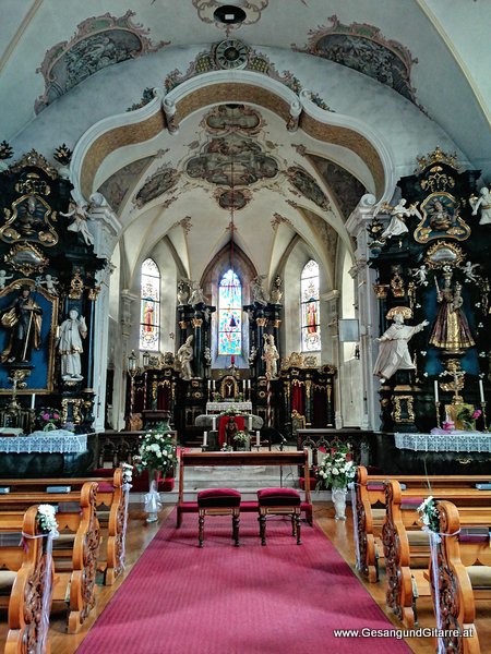 kirchliche Trauung Hochzeit St. Gallenkirch Kirche Musik Solomusikerin Sängerin Hochzeitssängerin Hochzeit Trauung Vorarlberg Kirche www.gesangundgitarre.at Gesang Gitarre Yvonne Brugger