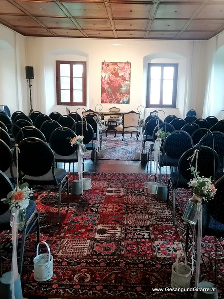 standesamtlliche Trauung Schloss Amberg Standesamt Feldkirch Musik Solomusikerin Sängerin Hochzeitssängerin Hochzeit Trauung Vorarlberg Kirche www.gesangundgitarre.at Gesang Gitarre Yvonne Brugger