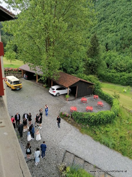 standesamtlliche Trauung Schloss Amberg Standesamt Feldkirch Musik Solomusikerin Sängerin Hochzeitssängerin Hochzeit Trauung Vorarlberg Kirche www.gesangundgitarre.at Gesang Gitarre Yvonne Brugger