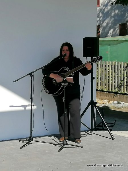 Friedhof Tannau Tettnang Allgäu Verabschiedung Trauerfeier Beerdigung Verabschiedung Totenwache Musik Kirche Solomusikerin Sängerin mit Gitarre www.trauer-musik.at www.gesangundgitarre.at Gesang Gitarre Yvonne Brugger Trauersängerin Kirchensängerin Kirche Trauerfeier Beerdigung Verabschiedung Vorarlberg Musik Kirche Sängerin mit Gitarre www.trauer-musik.at www.gesangundgitarre.at Gesang Gitarre Yvonne Brugger Trauersängerin Kirchensängerin