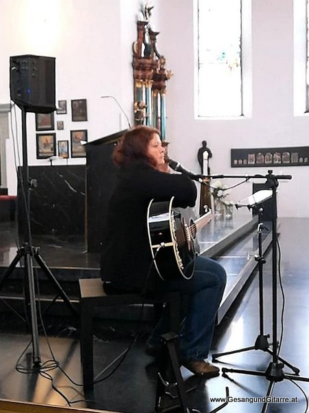 Kirche Basilika Maria Bildstein Taufsängerin Sängerin mit Gitarre Taufe Musik Taufmusik Bodensee Musikerin Gitarre Gesang Kirche Taufsängerin Vorarlberg www.gesangundgitarre.at Gesang Gitarre Yvonne Brugger