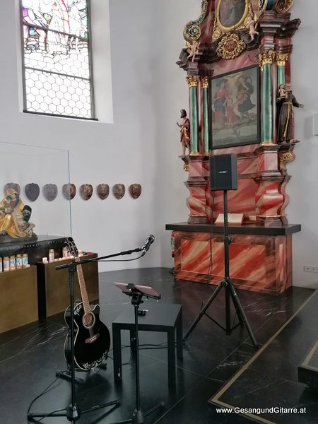 Kirche Basilika Maria Bildstein Taufsängerin Sängerin mit Gitarre Taufe Musik Taufmusik Bodensee Musikerin Gitarre Gesang Kirche Taufsängerin Vorarlberg www.gesangundgitarre.at Gesang Gitarre Yvonne Brugger