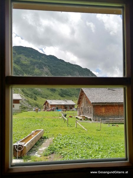 Trauung Alpe Laguz Marul Raggal Musik Solomusikerin Sängerin Hochzeitssängerin Hochzeit Trauung Vorarlberg Kirche www.gesangundgitarre.at Gesang Gitarre Yvonne Brugger