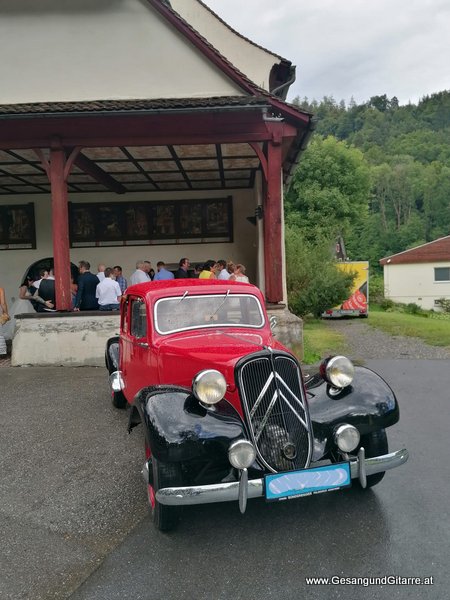 Trauung Kirche St. Arbogast Götzis Agape Musik Solomusikerin Sängerin Hochzeitssängerin Hochzeit Trauung Vorarlberg Kirche www.gesangundgitarre.at Gesang Gitarre Yvonne Brugger