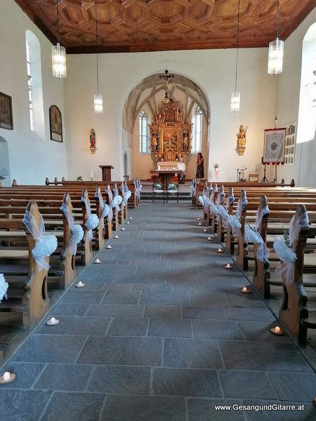 Trauung Kirche St. Arbogast Götzis Agape Musik Solomusikerin Sängerin Hochzeitssängerin Hochzeit Trauung Vorarlberg Kirche www.gesangundgitarre.at Gesang Gitarre Yvonne Brugger