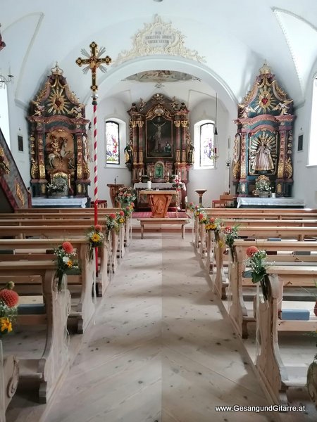 Trauung Kirche Partenen Agape Gortipohl St. Gallenkirch Montafon Musik Solomusikerin Sängerin Hochzeitssängerin Hochzeit Trauung Vorarlberg Kirche www.gesangundgitarre.at Gesang Gitarre Yvonne Brugger