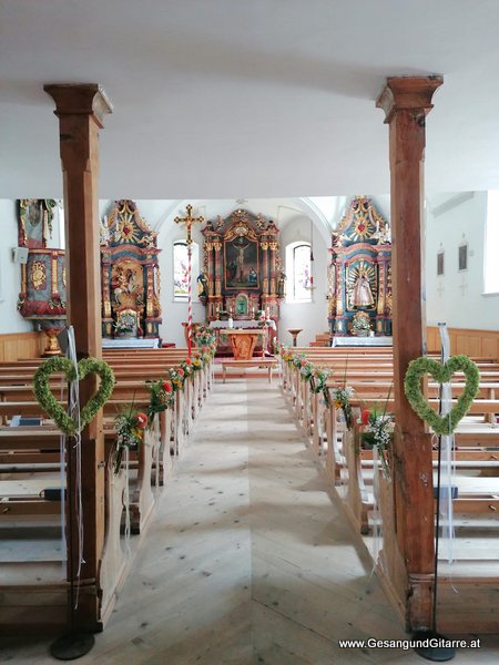 Trauung Kirche Partenen Agape Gortipohl St. Gallenkirch Montafon Musik Solomusikerin Sängerin Hochzeitssängerin Hochzeit Trauung Vorarlberg Kirche www.gesangundgitarre.at Gesang Gitarre Yvonne Brugger