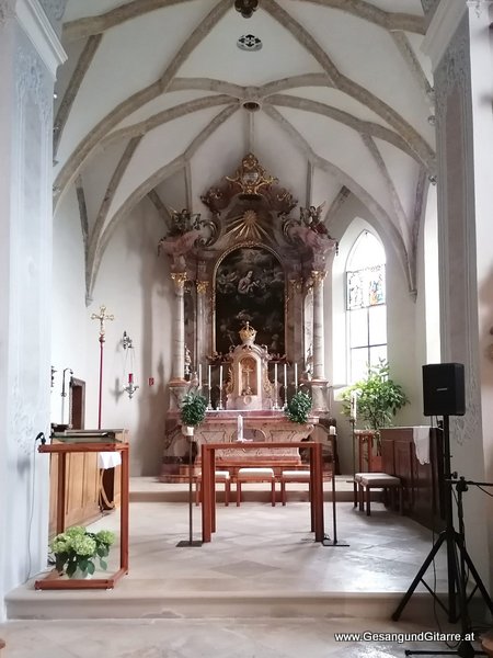 Kirche Viktorsberg Sulz Taufsängerin Sängerin mit Gitarre Taufe Musik Taufmusik Bodensee Musikerin Gitarre Gesang Kirche Taufsängerin Vorarlberg www.gesangundgitarre.at Gesang Gitarre Yvonne Brugger