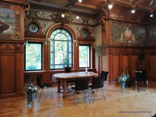 standesamtliche Trauung Hochzeit Kennelbach Standesamt Musik Solomusikerin Sängerin Hochzeitssängerin Hochzeit Trauung Vorarlberg Kirche www.gesangundgitarre.at Gesang Gitarre Yvonne Brugger