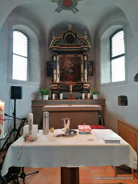 Kirche Kapelle Feldkirch Bangs Taufsängerin Sängerin mit Gitarre Taufe Musik Taufmusik Bodensee Musikerin Gitarre Gesang Kirche Taufsängerin Vorarlberg www.gesangundgitarre.at Gesang Gitarre Yvonne Brugger