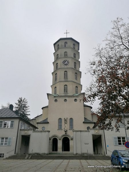 Kirche Mariahilf Bregenz Trauerfeier Beerdigung Verabschiedung Totenwache Musik Kirche Solomusikerin Sängerin mit Gitarre www.trauer-musik.at www.gesangundgitarre.at Gesang Gitarre Yvonne Brugger Trauersängerin Kirchensängerin Kirche Trauerfeier Beerdigung Verabschiedung Vorarlberg Musik Kirche Sängerin mit Gitarre www.trauer-musik.at www.gesangundgitarre.at Gesang Gitarre Yvonne Brugger Trauersängerin Kirchensängerin