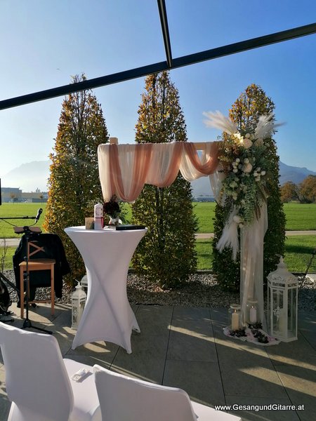 Freie Trauung Hochzeit Gstach Rankweil Standesamt Musik Solomusikerin Sängerin Hochzeitssängerin Hochzeit Trauung Vorarlberg Kirche www.gesangundgitarre.at Gesang Gitarre Yvonne Brugger