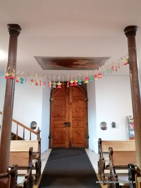 Kirche Bürserberg Taufsängerin Sängerin mit Gitarre Taufe Musik Taufmusik Bodensee Musikerin Gitarre Gesang Kirche Taufsängerin Vorarlberg www.gesangundgitarre.at Gesang Gitarre Yvonne Brugger