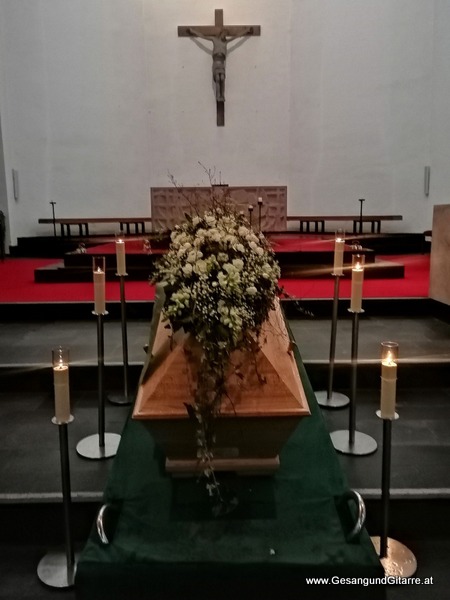 Kirche Feldkirch Altenstadt Vorarlberg Verabschiedung Trauerfeier Beerdigung Verabschiedung Totenwache Musik Kirche Solomusikerin Sängerin mit Gitarre www.trauer-musik.at www.gesangundgitarre.at Gesang Gitarre Yvonne Brugger Trauersängerin Kirchensängerin Kirche Trauerfeier Beerdigung Verabschiedung Vorarlberg Musik Kirche Sängerin mit Gitarre www.trauer-musik.at www.gesangundgitarre.at Gesang Gitarre Yvonne Brugger Trauersängerin Kirchensängerin