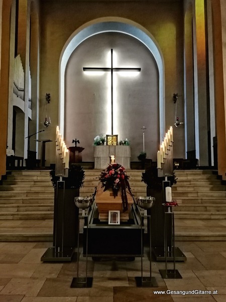 Heiligkreuz Kirche Bludenz Vorarlberg Verabschiedung Trauerfeier Beerdigung Verabschiedung Totenwache Musik Kirche Solomusikerin Sängerin mit Gitarre www.trauer-musik.at www.gesangundgitarre.at Gesang Gitarre Yvonne Brugger Trauersängerin Kirchensängerin Kirche Trauerfeier Beerdigung Verabschiedung Vorarlberg Musik Kirche Sängerin mit Gitarre www.trauer-musik.at www.gesangundgitarre.at Gesang Gitarre Yvonne Brugger Trauersängerin Kirchensängerin