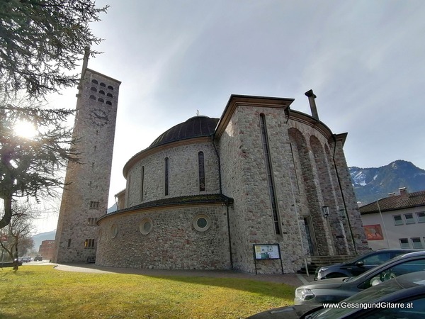 Heiligkreuz Kirche Bludenz Vorarlberg Verabschiedung Trauerfeier Beerdigung Verabschiedung Totenwache Musik Kirche Solomusikerin Sängerin mit Gitarre www.trauer-musik.at www.gesangundgitarre.at Gesang Gitarre Yvonne Brugger Trauersängerin Kirchensängerin Kirche Trauerfeier Beerdigung Verabschiedung Vorarlberg Musik Kirche Sängerin mit Gitarre www.trauer-musik.at www.gesangundgitarre.at Gesang Gitarre Yvonne Brugger Trauersängerin Kirchensängerin