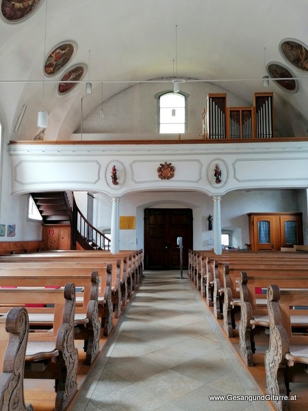 Kirche Meiningen Taufsängerin Sängerin mit Gitarre Taufe Musik Taufmusik Bodensee Musikerin Gitarre Gesang Kirche Taufsängerin Vorarlberg www.gesangundgitarre.at Gesang Gitarre Yvonne Brugger