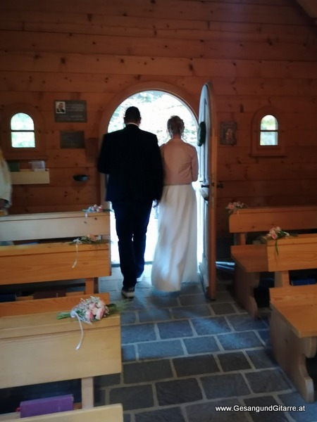 Hochzeitssängerin Sängerin Gitarre Kapelle Bezegg Andelsbuch Trauung Hochzeit Frastanz VorarlbergHochzeitssängerin Sängerin Gitarre Kapelle Bezegg Andelsbuch Trauung Hochzeit Frastanz Vorarlberg