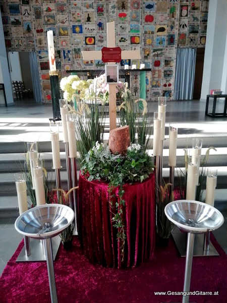 Kirche Frastanz Trauerfeier Beerdigung Verabschiedung Vorarlberg Musik Kirche Trauersängerin Sängerin mit Gitarre www.trauer-musik.at www.gesangundgitarre.at Gesang Gitarre Yvonne Brugger Trauersängerin Kirchensängerin