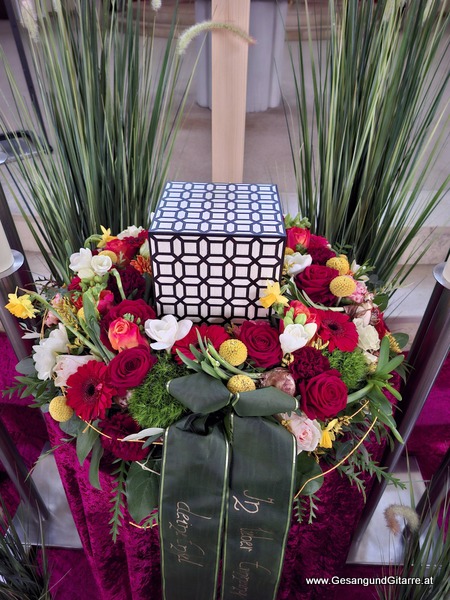 Kirche Mariahilf Bregenz Trauerfeier Beerdigung Verabschiedung Vorarlberg Musik Kirche Trauersängerin Sängerin mit Gitarre www.trauer-musik.at www.gesangundgitarre.at Gesang Gitarre Yvonne Brugger Trauersängerin Kirchensängerin