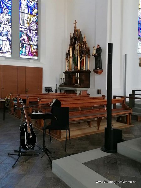 Sängerin Hochzeitssängerin Gitarre Trauung Kirche Trauungsmusik Hochzeitsmusik Kirche Lauterach