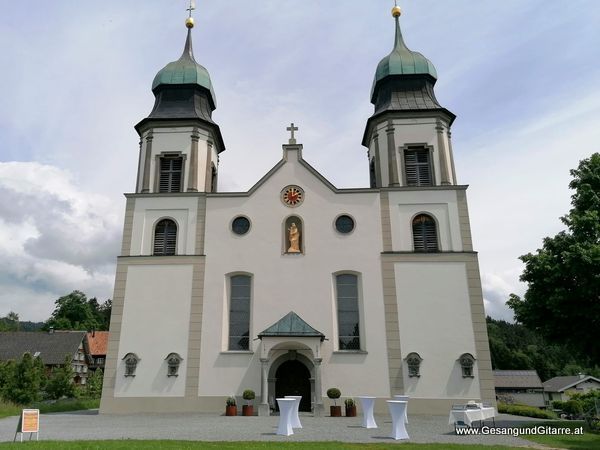 Sängerin Hochzeitssängerin Hochzeit Trauung Bildstein Vorarlberg Kirche
