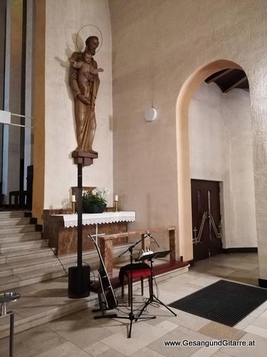 Sängerin Musik Trauerfeier Bludenz Trauersängerin Kirche Beerdigung Begräbnis